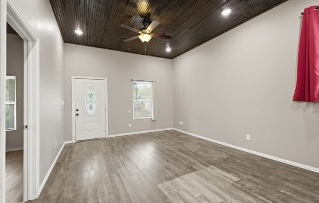 4-bedroom rental at 321 Regent in San Antonio, TX — photo 5