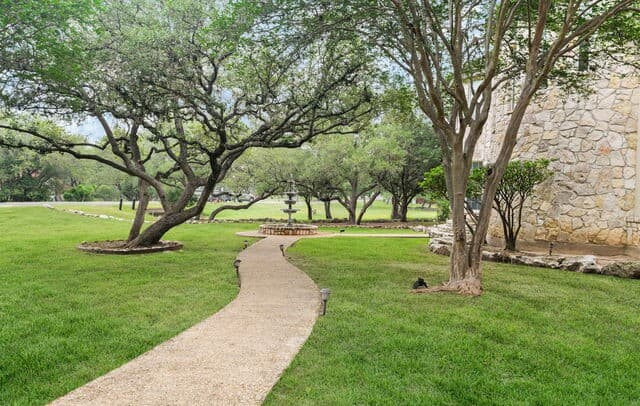 4-bedroom rental at 2120 Oakland Bend in San Antonio, TX — photo 4