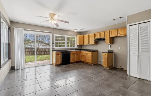 3-bedroom rental at 9703 Boonsboro Dr in San Antonio, TX — photo 3