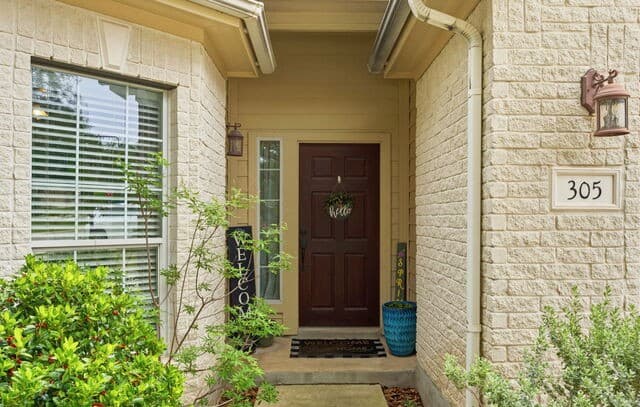 5-bedroom rental at 305 Hilton Dr in Cibolo, TX — photo 4