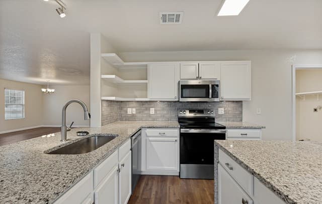 3-bedroom rental at 321 Hinge Loop in Cibolo, TX — photo 2