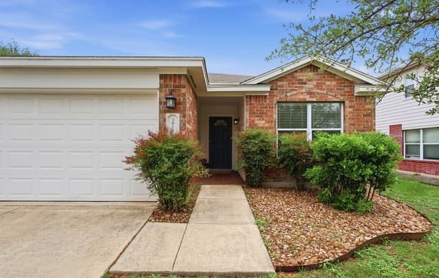 3-bedroom rental at 3811 Lenten Rose in San Antonio, TX — photo 3