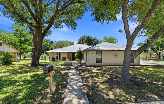 3-bedroom rental at 901 Gentilz in Castroville, TX — photo 1