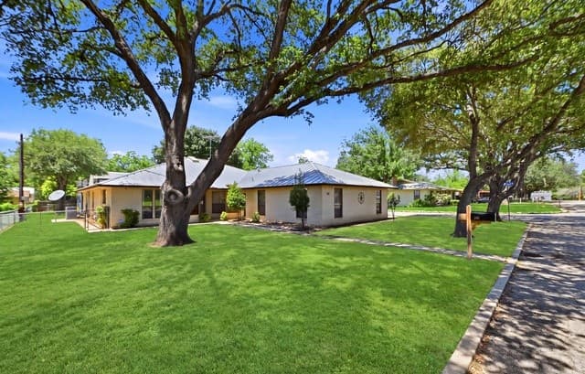 3-bedroom rental at 901 Gentilz in Castroville, TX — photo 3