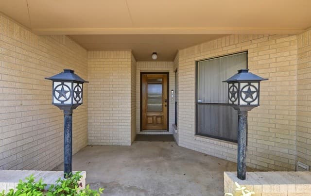 3-bedroom rental at 901 Gentilz in Castroville, TX — photo 5