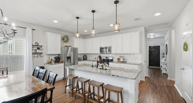 4-bedroom rental at 12421 Vista Rim in San Antonio, TX — photo 1