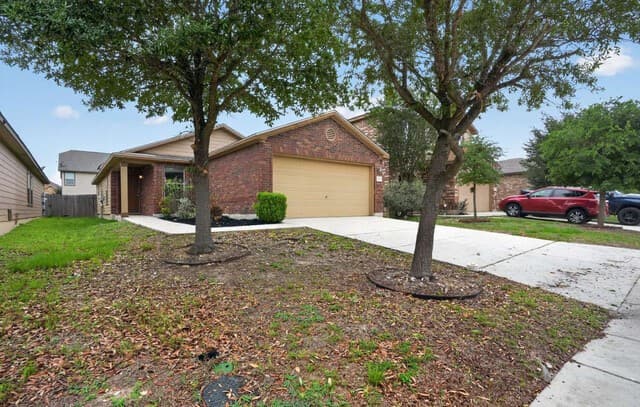 3-bedroom rental at 4327 Ivan Dr in San Antonio, TX — photo 2