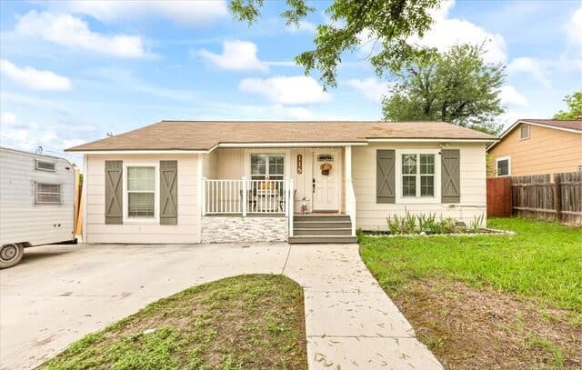 3-bedroom rental at 115 N Conway in San Antonio, TX — photo 1
