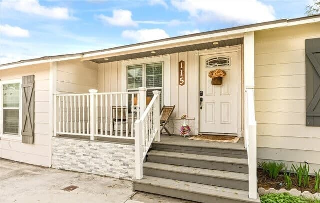 3-bedroom rental at 115 N Conway in San Antonio, TX — photo 4