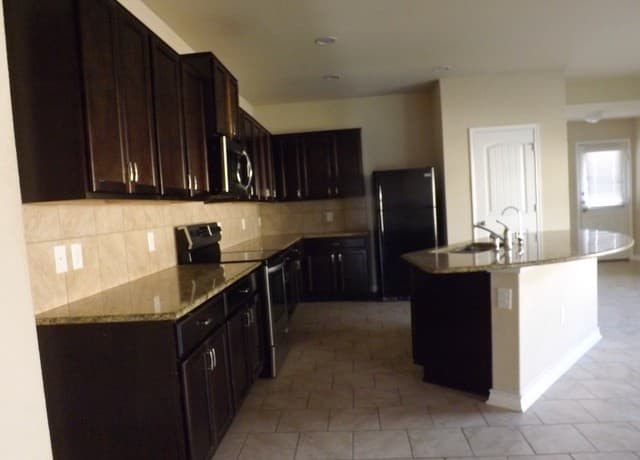 4-bedroom rental at 5519 Toledo Farm in San Antonio, TX — photo 2