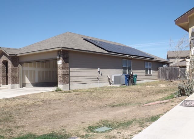 4-bedroom rental at 5519 Toledo Farm in San Antonio, TX — photo 4