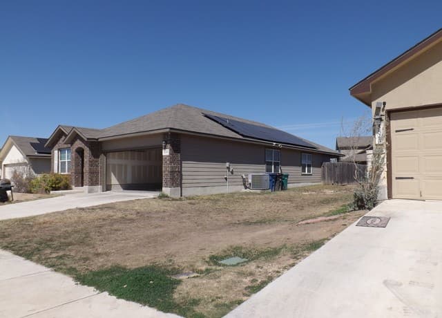 4-bedroom rental at 5519 Toledo Farm in San Antonio, TX — photo 5