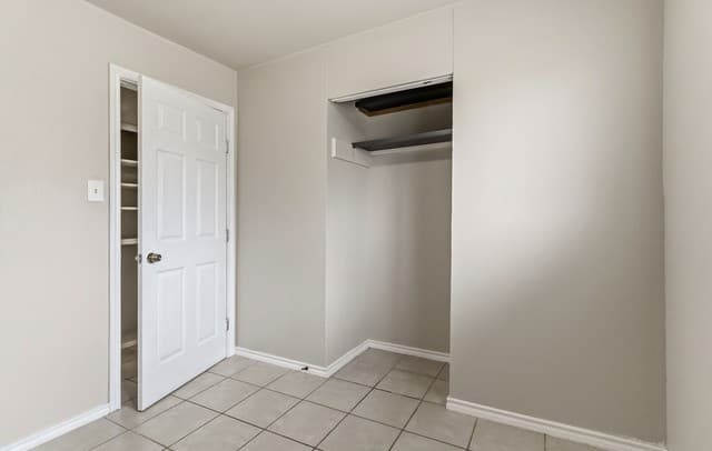 3-bedroom rental at 322 W Aviation Blvd in Universal City, TX — photo 4