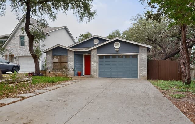 3-bedroom rental at 12910 Hunters Moon in San Antonio, TX — photo 3