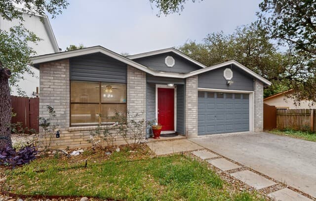 3-bedroom rental at 12910 Hunters Moon in San Antonio, TX — photo 4