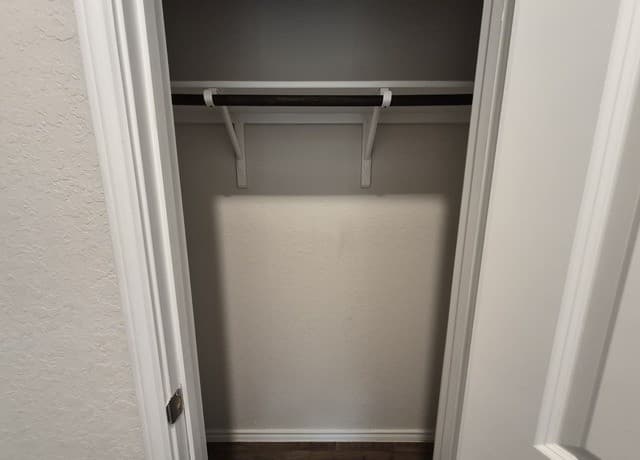3-bedroom rental at 465 Middle Green Loop in Floresville, TX — photo 3