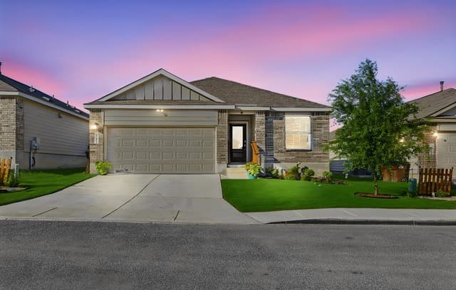 3-bedroom rental at 4331 Southton Loch in San Antonio, TX — photo 2
