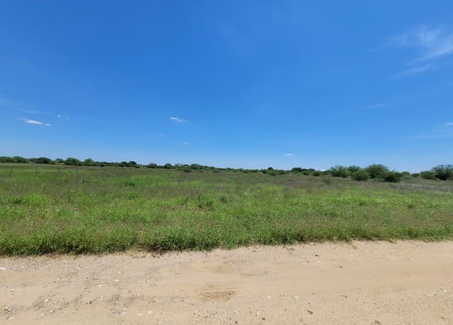 rental at 277 Joy Ln in Pleasanton, TX — photo 3