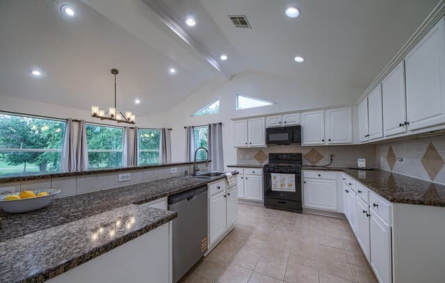 3-bedroom rental at 4010 Stahl Rd in San Antonio, TX — photo 5
