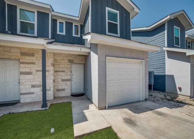 rental at 6918 Crestway Rd in San Antonio, TX — photo 1