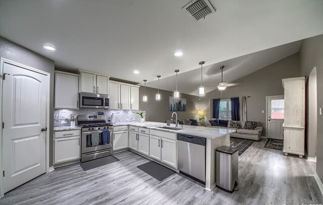 4-bedroom rental at 13408 Drop Seed in San Antonio, TX — photo 1