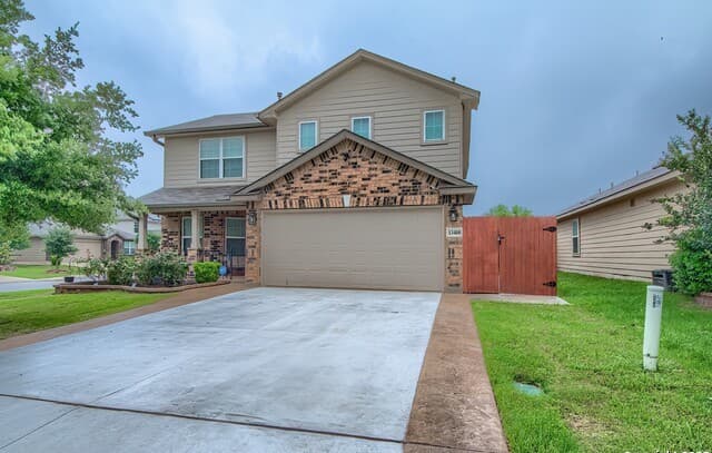 4-bedroom rental at 13408 Drop Seed in San Antonio, TX — photo 2