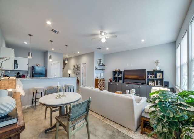 rental at 6906 Crestway Rd in San Antonio, TX — photo 5