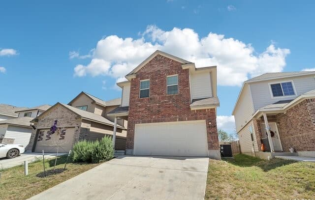 4-bedroom rental at 10514 Green Lake Dr in San Antonio, TX — photo 4