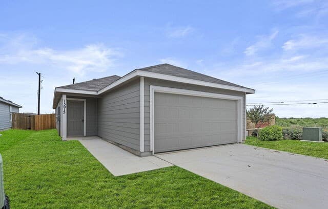 3-bedroom rental at 13015 Chinali Springs in San Antonio, TX — photo 1