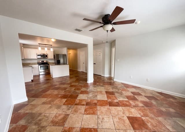 3-bedroom rental at 5839 Blonde Cyn in San Antonio, TX — photo 3