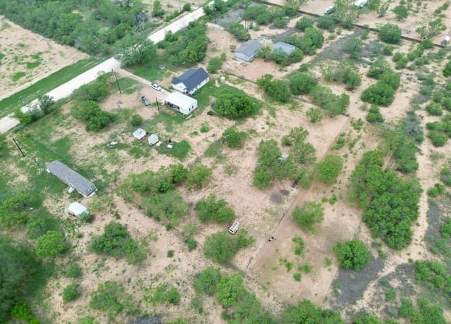 3-bedroom rental at 1213 County Rd 1670 in Moore, TX — photo 1