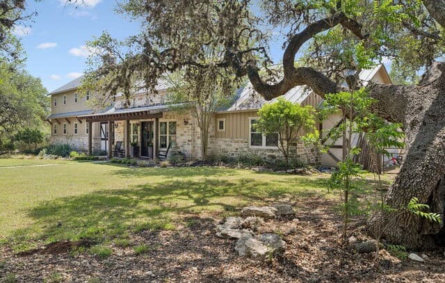 5-bedroom rental at 555 Prado Xing in Boerne, TX — photo 2