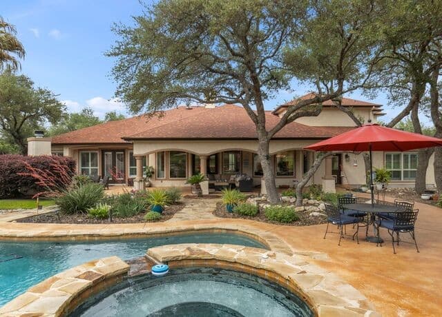 4-bedroom rental at 133 Windstone in Spring Branch, TX — photo 2