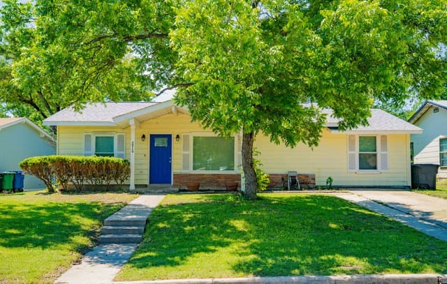 3-bedroom rental at 2910 Shadow Bend in San Antonio, TX — photo 1