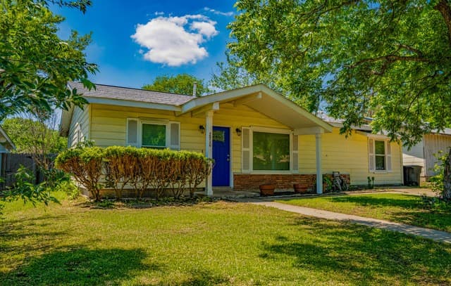3-bedroom rental at 2910 Shadow Bend in San Antonio, TX — photo 2