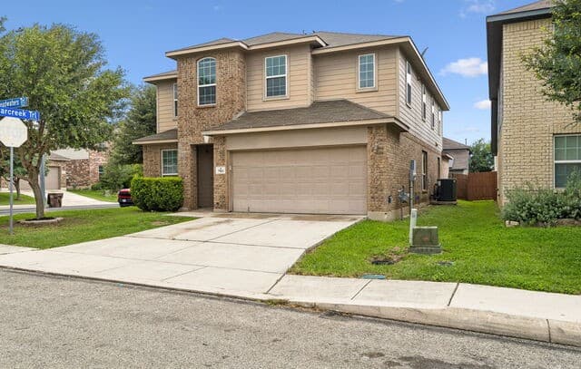 4-bedroom rental at 7903 Headwaters Trl in San Antonio, TX — photo 2