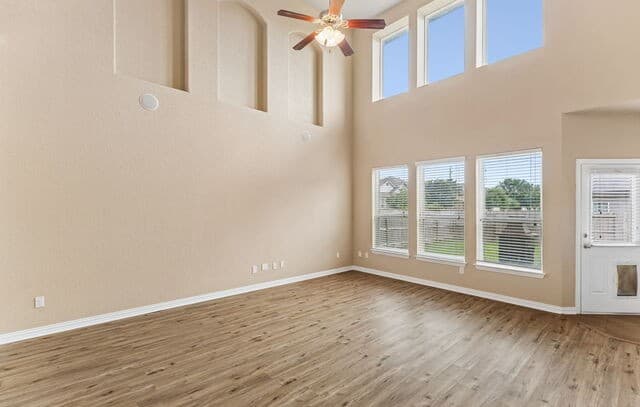 4-bedroom rental at 7903 Headwaters Trl in San Antonio, TX — photo 4