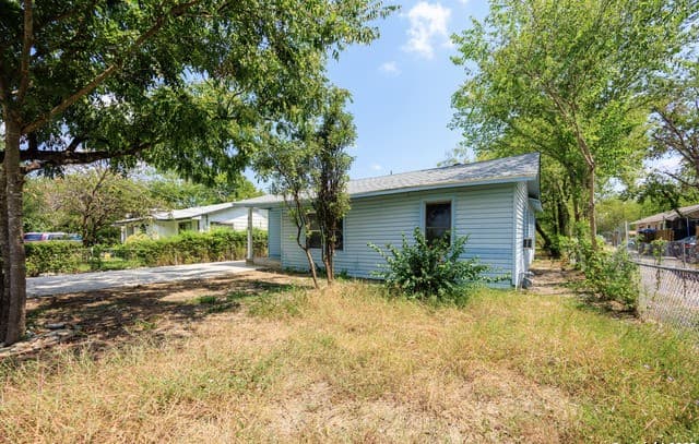 3-bedroom rental at 838 SW 39th in San Antonio, TX — photo 2