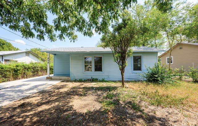 3-bedroom rental at 838 SW 39th in San Antonio, TX — photo 3