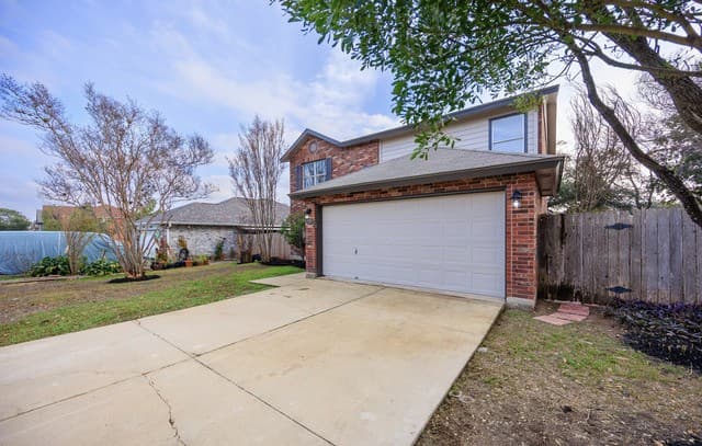 4-bedroom rental at 7414 Forest Stream in Live Oak, TX — photo 3