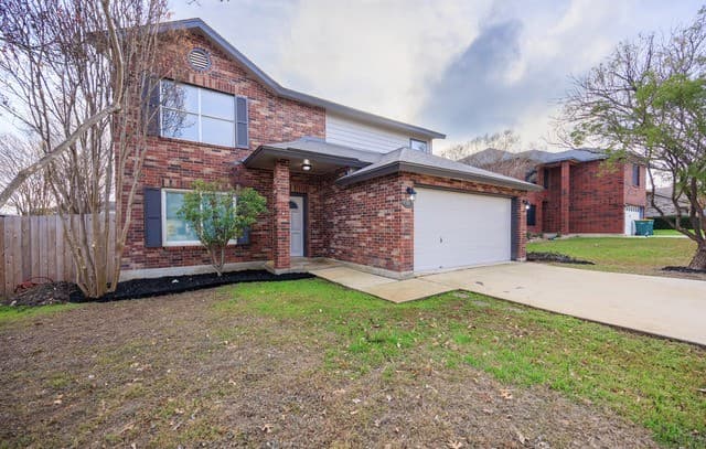 4-bedroom rental at 7414 Forest Stream in Live Oak, TX — photo 5