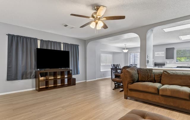 3-bedroom rental at 5827 Summer Fest Dr in San Antonio, TX — photo 3
