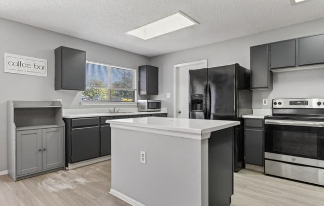 3-bedroom rental at 5827 Summer Fest Dr in San Antonio, TX — photo 4