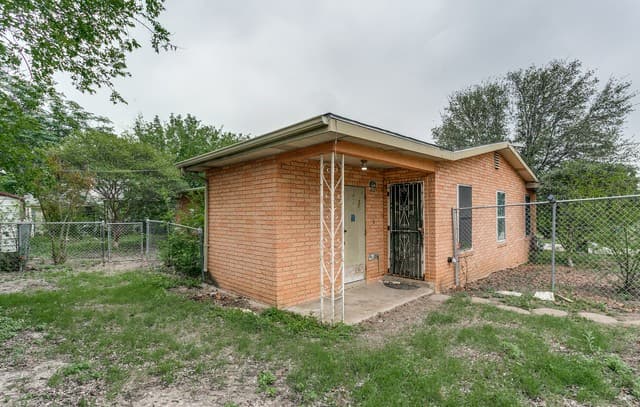 3-bedroom rental at 203 Paul Street in San Antonio, TX — photo 4