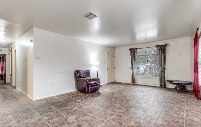 3-bedroom rental at 203 Paul Street in San Antonio, TX — photo 5