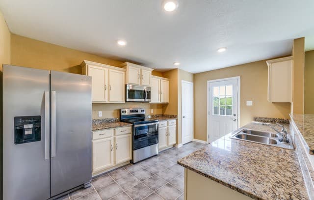 3-bedroom rental at 2915 Lavender Mdw in San Antonio, TX — photo 1