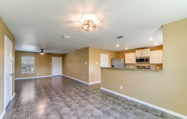 3-bedroom rental at 2915 Lavender Mdw in San Antonio, TX — photo 5
