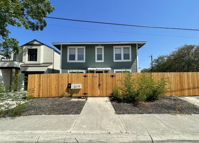 3-bedroom rental at 743 Eleanor Ave Unit 201 in San Antonio, TX — photo 2