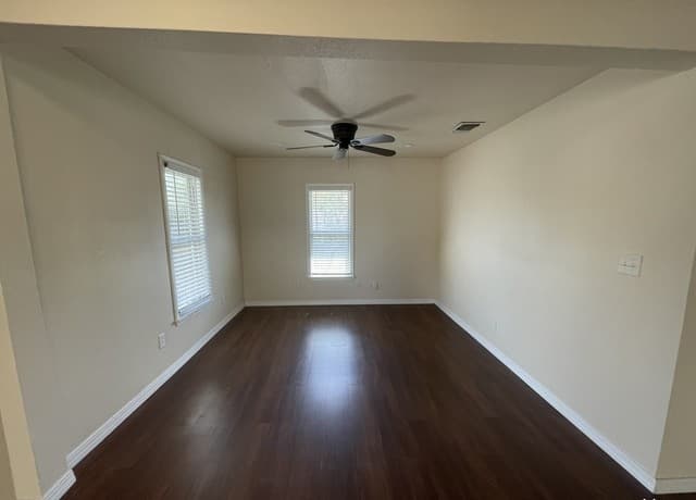 3-bedroom rental at 743 Eleanor Ave Unit 201 in San Antonio, TX — photo 5