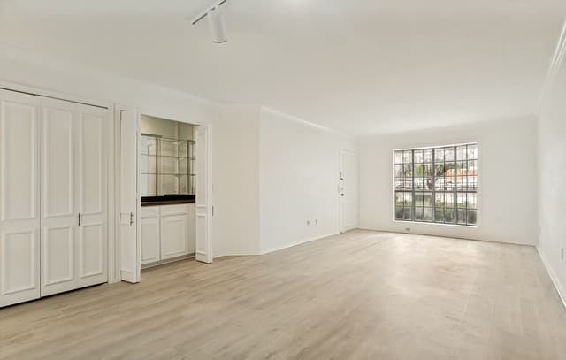 2-bedroom rental at 7815 Broadway Unit 105 in San Antonio, TX — photo 4